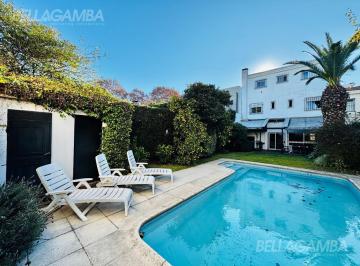 Casa · 305m² · 7 Ambientes · 1 Cochera · Casa en Barrio Vicente López