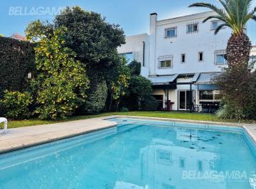 Casa · 305m² · 8 Ambientes · 1 Cochera · Casa en Barrio Vicente López