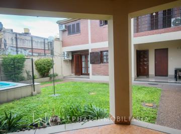 Casa · 205m² · 7 Ambientes · 2 Cocheras · Casa de 3 Dorm. con Pileta a m de Av Mate de Luna