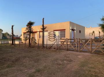 Quinta vacacional · 75m² · 4 Ambientes · Casa en Venta en El Taladro 3 Amb con Piscina