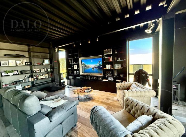 Casa · 300m² · 3 Ambientes · 14 Cocheras