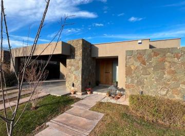 Casa de 5 ambientes, Carrodilla · Exclusiva Casa en Venta – Bº Privado Lar de Boedo (1ª Etapa)