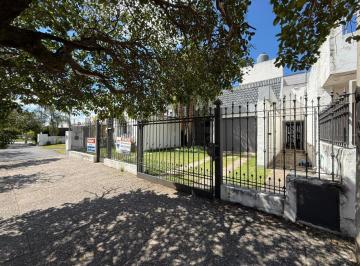 Casa · 253m² · 4 Ambientes · 1 Cochera · Casa con Potencial a La Venta - 3 Dorm - Urca