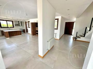 Casa · 288m² · 6 Ambientes · 2 Cocheras · Excelente Casa en Barrio Terralagos, Canning.