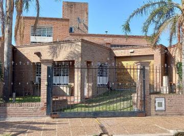 Casa · 171m² · 8 Ambientes · 2 Cocheras · Venta Casa 3 Dorm. Zona Ruta 20 Córdoba