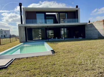 Casa · 240m² · 6 Ambientes · 6 Cocheras · Casa en Venta 5 Ambientes de 300 m en Barrio Los Puentes, Nordelta