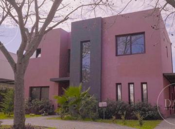 Casa · 186m² · 7 Ambientes · 2 Cocheras · Casa 7 Ambientes en Venta en Los Lagos Nordelta