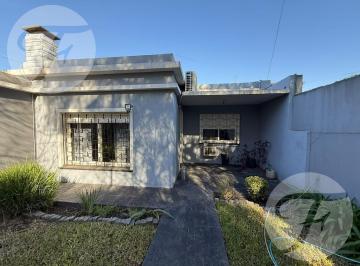 Casa · 170m² · 5 Ambientes · 1 Cochera · Venta Casa 5 Ambientes 2 Baños con Pileta Merlo