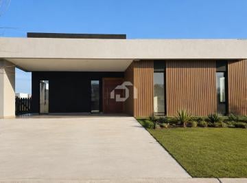 Casa · 154m² · 5 Ambientes · 2 Cocheras · Casa en Venta en Santa Lucia, Pilar del Este, Pilar
