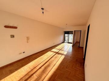 Departamento · 47m² · 2 Ambientes · Departamento de un Dormitorio con Balcon en Alquiler Sobre Av 44