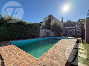 Casa · 170m² · 5 Ambientes · 1 Cochera · Venta de Casa en Merlo I 5 Ambientes y 2 Baños I Piscina y Cochera