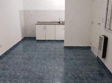 PH de 2 ambientes, Tres de Febrero · Muy Buen Departamento Tipo Casa de 2 Ambientes con Patio con Pequeño Fondo Libre. Sin Expensas