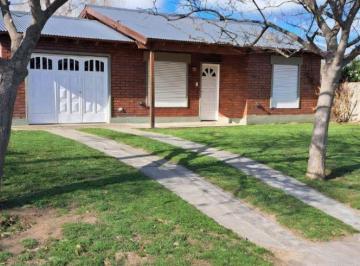 Casa de 3 ambientes, Tornquist · Hermosa Propiedad en Venta en Saldungaray
