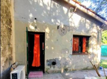 Casa · 310m² · 7 Ambientes · Casa en Venta - 2 Dorm. 2 Baños - 870 m - La Plata