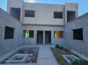 Casa · 140m² · 4 Ambientes · 1 Cochera · Venta Casa 3 Dorm. Estilo Duplex en Barrio Privado Vista Oliva Maipu