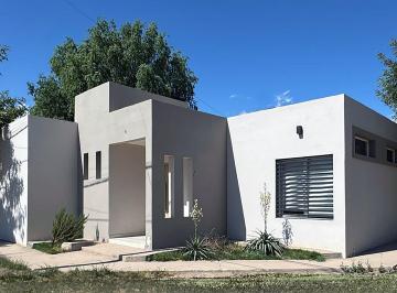Frente en esquina · Casa en Venta en Barrio Jardín – San Patricio del Chañar