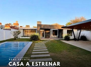 Casa · 230m² · 7 Ambientes · 1 Cochera · Venta Moderna Casa a Estrenar de 4 Dorm. y Piscina en Barrio Santa Rita – Villa Carlos Paz