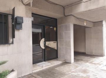 Departamento · 56m² · 3 Ambientes · 1 Cochera · Departamento Semipiso Al Frente 2 Dorm. con Cochera Italia N°164 Valor Negociable