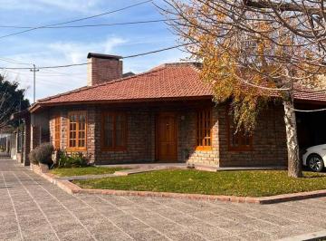 Casa · 197m² · 3 Dormitorios · Casa en Villa Regina