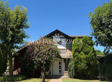 Casa · 204m² · 4 Ambientes · 2 Cocheras · Casa en Venta en Haras Maria Eugenia