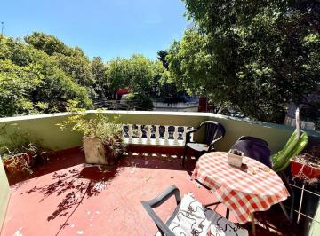 Casa de 6 ambientes, Chacarita · Casa en Esquina Sobre Lote Propio | 300 m² Totales, Terraza y Quincho. Chacarita.