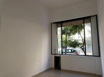 Departamento de 3 ambientes, Recoleta · Departamento en Venta o Alquiler en Recoleta | 2 Dorm. con Patio Propio