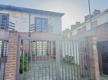 Casa · 140m² · 3 Ambientes · 1 Cochera · Duplex 3 Ambientes Excelente Estado