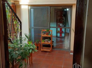 Casa · 213m² · 5 Ambientes · Casa en Gerli en Venta