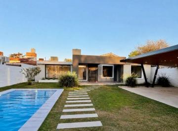 Casa de 7 ambientes, Villa Carlos Paz · Venta Casa a Estrenar de 4 Dorm. y Piscina en Barrio Santa Rita - Villa Carlos Paz