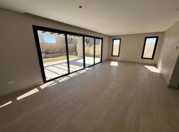 Casa · 226m² · 3 Dormitorios · 2 Cocheras · Casa en Venta 226 m² en B° Mendoza Norte, Las Heras