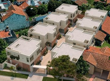 Casa · 112m² · 3 Dormitorios · 1 Cochera · Ituzaingo Condominio en Alberti 263 de Pozo
