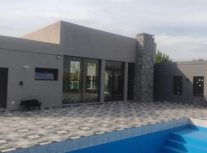 Casa · 300m² · 5 Ambientes