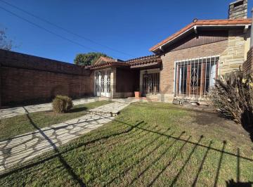 Casa · 125m² · 5 Ambientes · 2 Cocheras · Casa Chalet 5 Ambientes Gigante! Villa Sarmiento 385 m² Muuuy Luminosa!