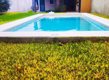 Casa · 70m² · 3 Ambientes · 3 Cocheras · Casa en Venta. Salvat 2900