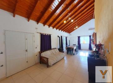 Casa · 144m² · 6 Ambientes · 2 Cocheras · Casa en Venta - 5 Dorm. 2 Baños - Cocheras - 250 m² - Nueva Atlantis