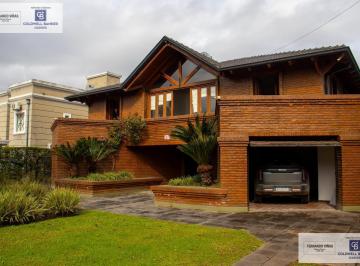 Casa · 261m² · 12 Ambientes · 2 Cocheras · Casa en Parque Guillermia