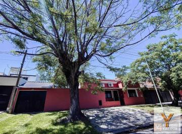 Casa · 100m² · 5 Ambientes · 2 Cocheras · Casa en Venta - 3 Dorm. 1 Baño - Cocheras - 700 m² - Villa Elvira, La Plata