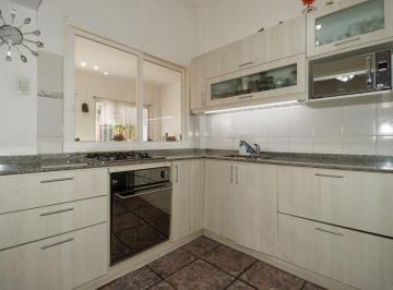 Casa · 110m² · 5 Ambientes · 2 Cocheras · Venta Casa en Munro con Jardin Permuta
