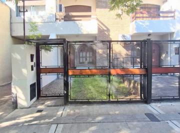 Casa · 166m² · 7 Ambientes · 1 Cochera · Casa 5 Dorm. - Ocampo 351