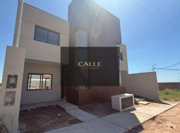 Casa de 3 ambientes, Las Heras · Duplex en Venta Barrio Privado