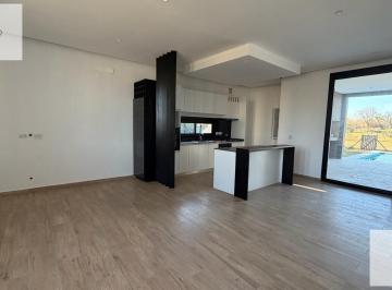 Casa · 200m² · 5 Ambientes · Casa Para La Venta de 5 Ambientes en Santa Elena