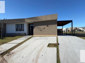 Casa · 200m² · 5 Ambientes · Casa - Santa Elena
