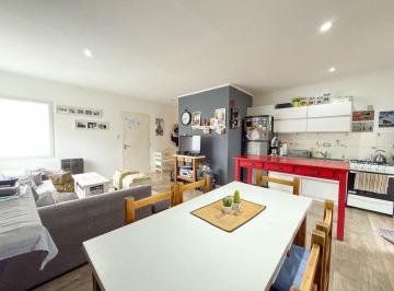 Casa · 83m² · 6 Ambientes · 1 Cochera · Venta Departamento Tipo Casa 3 Dorm. Tandil