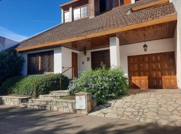 Casa de 5 ambientes, Suipacha · Chalet en Venta