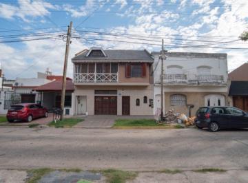 Casa · 195m² · 4 Ambientes · 1 Cochera · PH Tipo Casa - Lanus Oeste - Apto Credito!