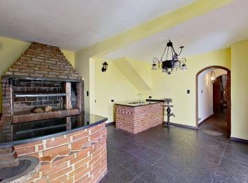 Casa · 156m² · 4 Ambientes · 1 Cochera · Venta Chalet en Ezeiza Cochera Patio Parrilla