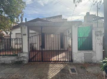 Casa · 74m² · 3 Ambientes · 1 Cochera · Casa Chalet en Fisherton
