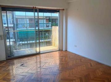 Departamento · 46m² · 2 Ambientes · Luminoso 2 Amb y Medio con Balcón. a Reciclar