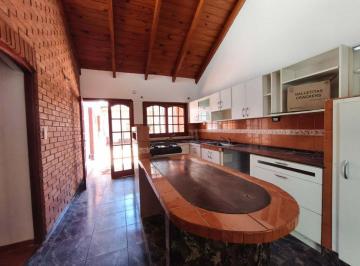 Casa · 135m² · 6 Ambientes · 1 Cochera · Venta Casa Villa Cabrera Tres Habitacion Cochera