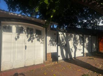 Casa · 121m² · 4 Ambientes · 1 Cochera · Venta Casa 2 Dorm. en Barrio Bancario